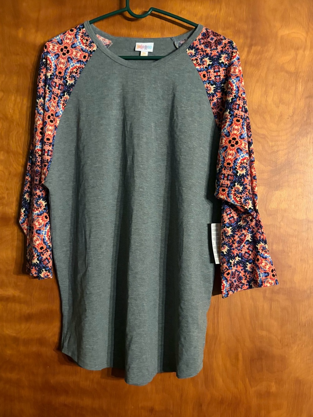 Lularoe Women's Randy Baseball Shirt Gray Geometric Sleeve Size 3XL NWT